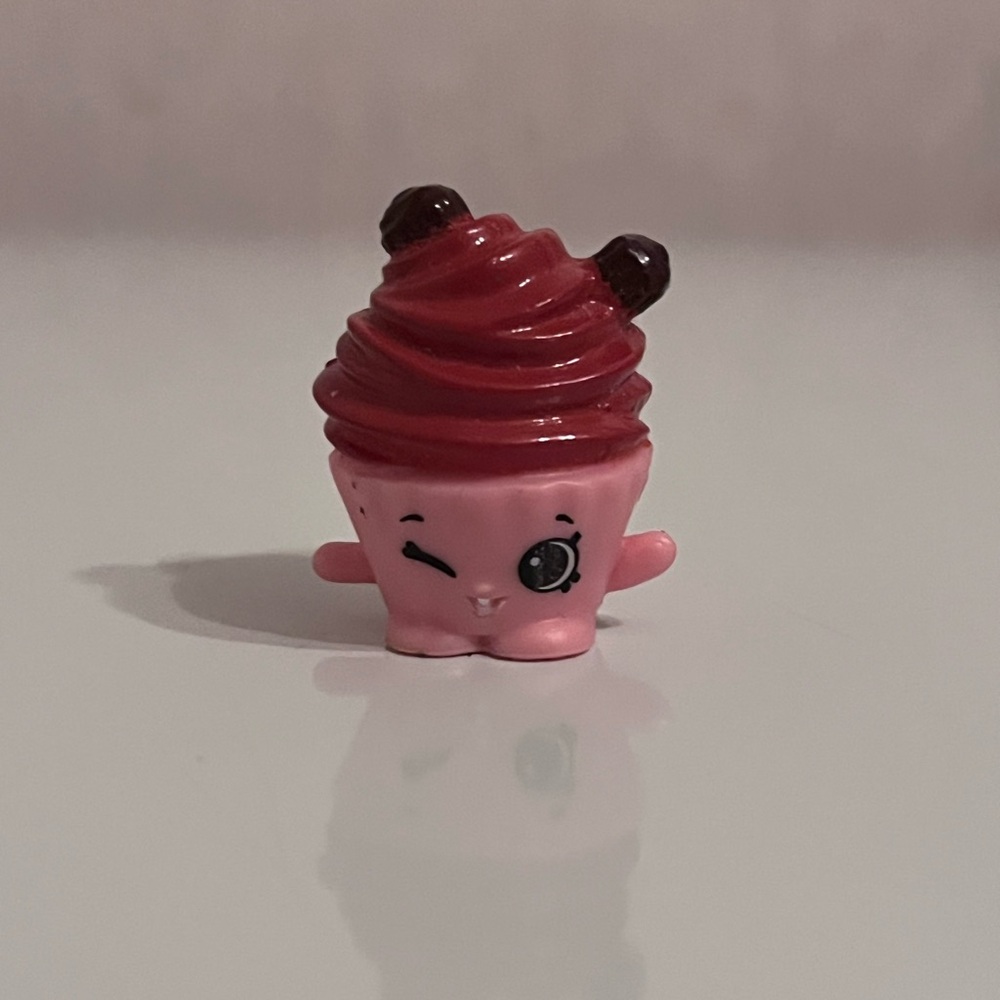 Shopkins Season 4 Coco Cupcake - Exclusive Jessicake Shoppie Companion